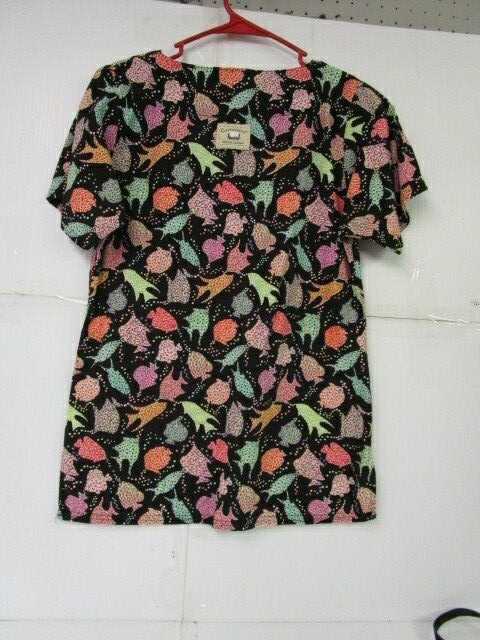 Cottonality Black Fish Print Size Extra Small Scrub Top