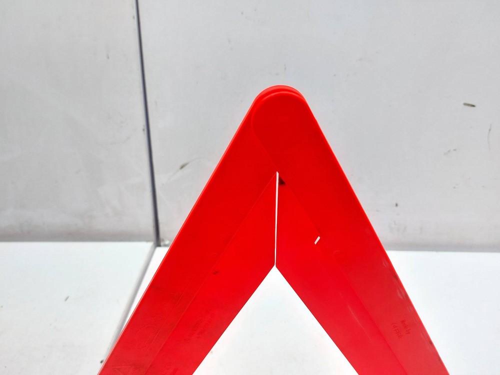 MERCEDES E CLASS C207 W207 HAZARD WARNING TRIANGLE A2048900197 2011