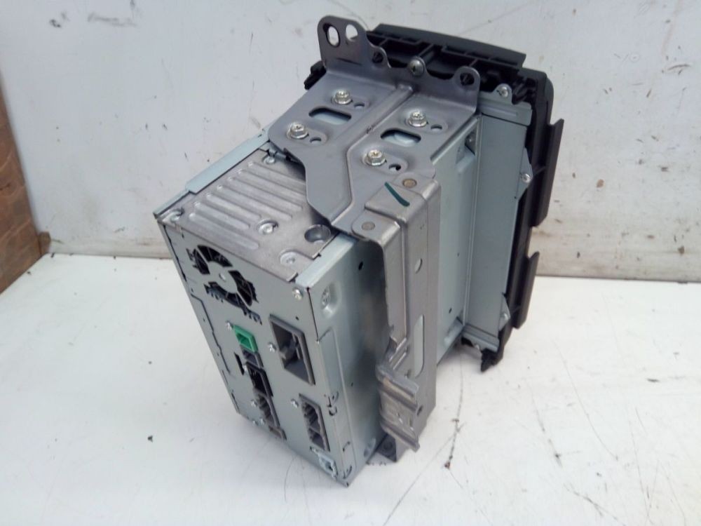 Radio/CD-Wechsler-Combination Display Touch Screen Code Not Available! Pour