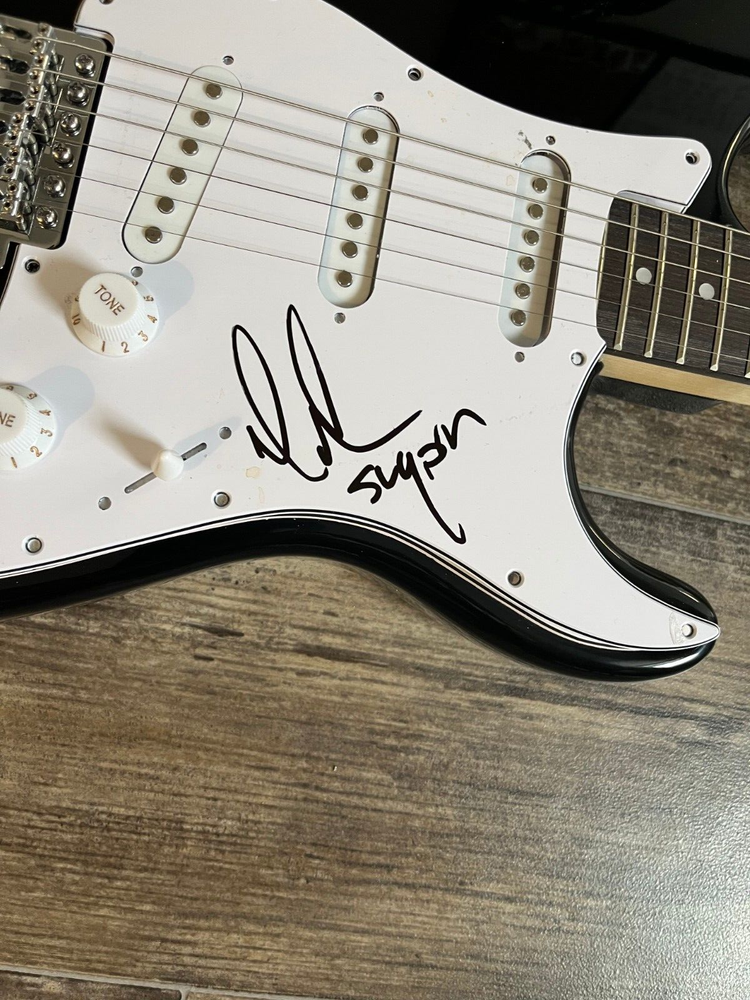 * MARK MCGRATH * signed electric guitar * SUGAR RAY * 2
