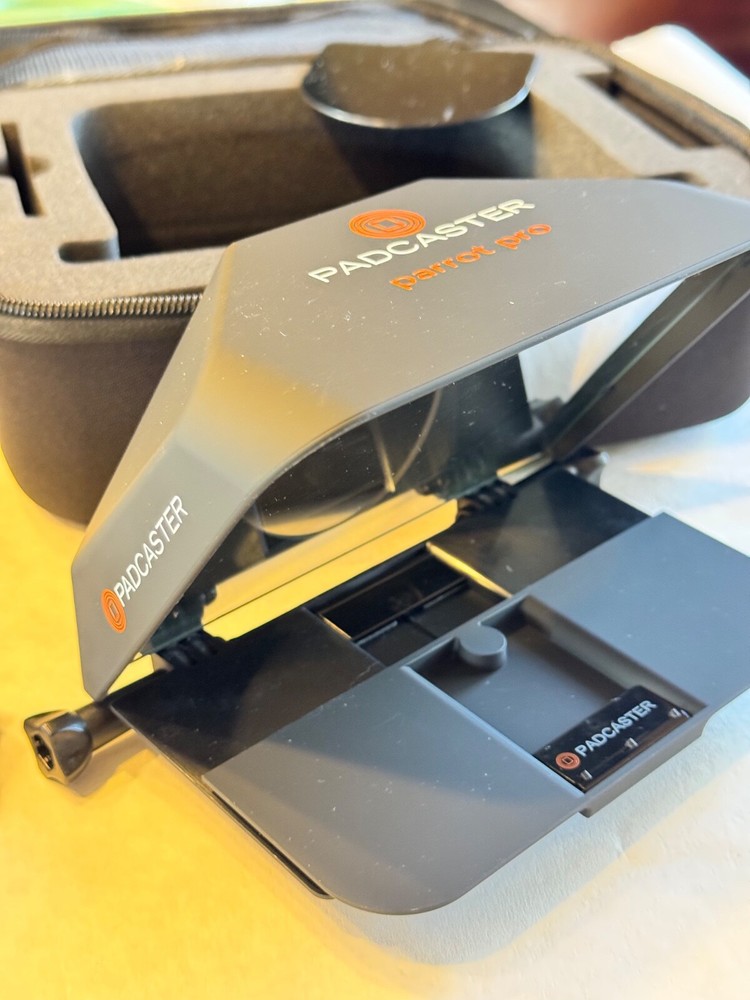 Podcaster Parrot Pro Teleprompter Kit