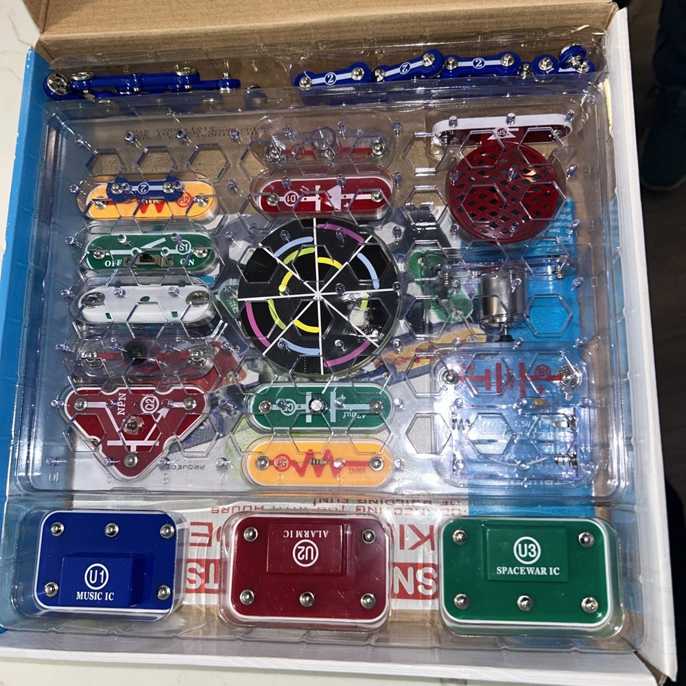 Snap Circuits Skill Builder, 125 STEM Projects, USED