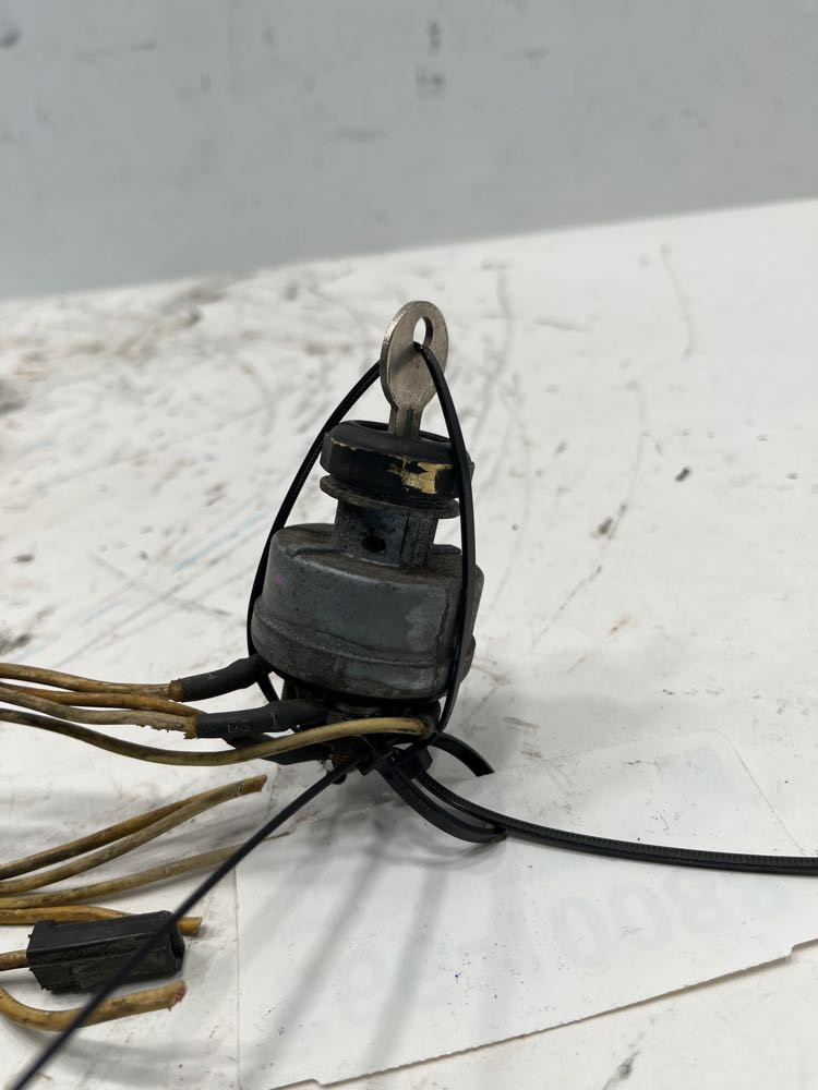 2003 Peterbilt 379 Ignition Part (566-10088)
