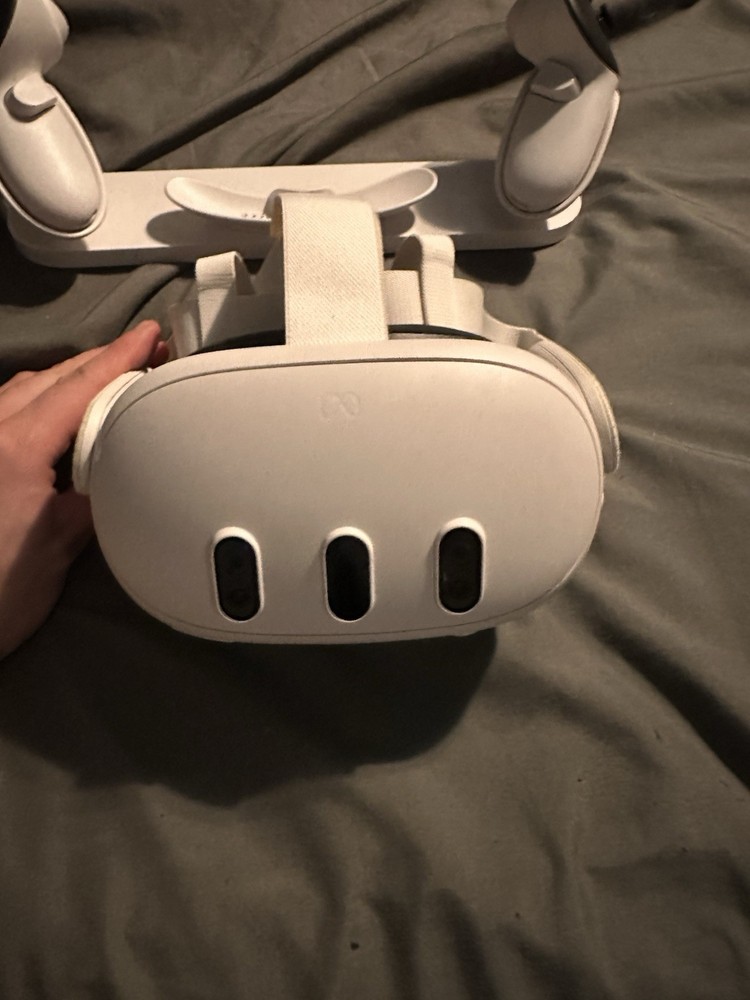 Meta Quest 3 With original box and cords