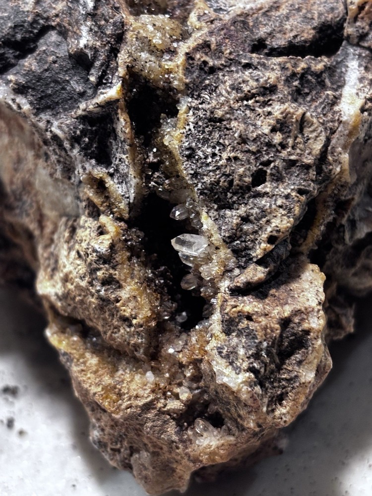 quartz low grade gold ore 706g