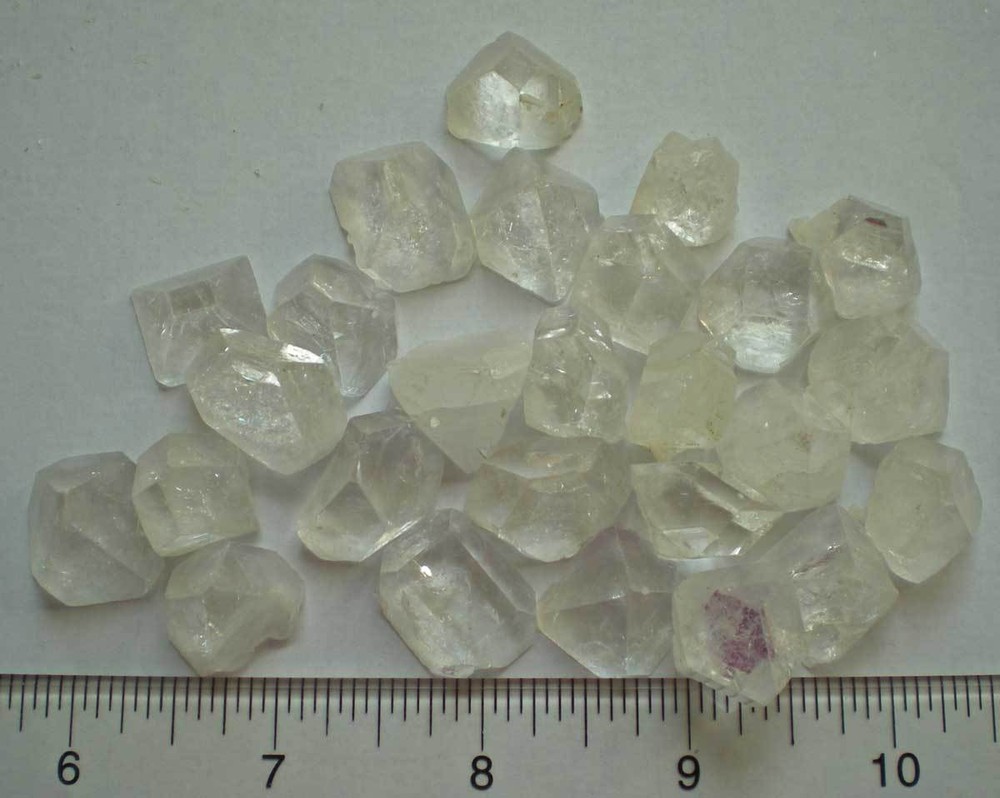 Apophyllite - 24 Small Points r954h