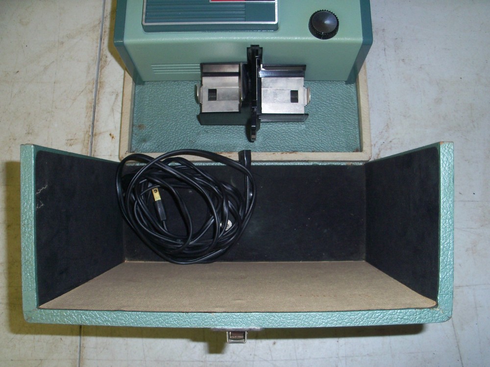 Vintage Kodak 500 Projector in Case, Tested For Power, Powers On