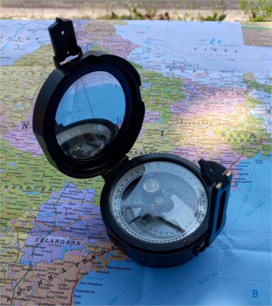 Vintage Black Brunton Compass with leather case (Functional)