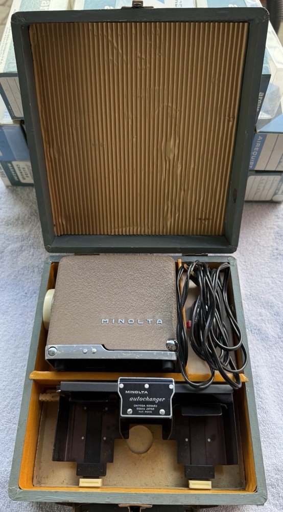 Minolta Mini 35 Slide Projector Vintage, Tested Working