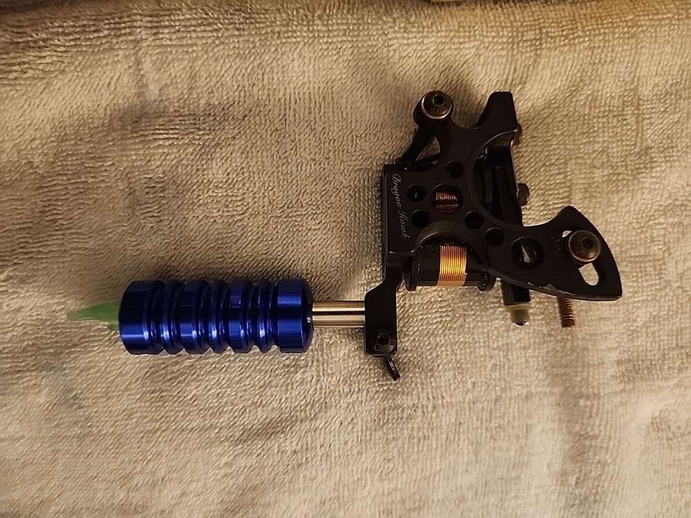Dragon hawk Tattoo Machine, 2 Tubes, And 65 Assorted Needles