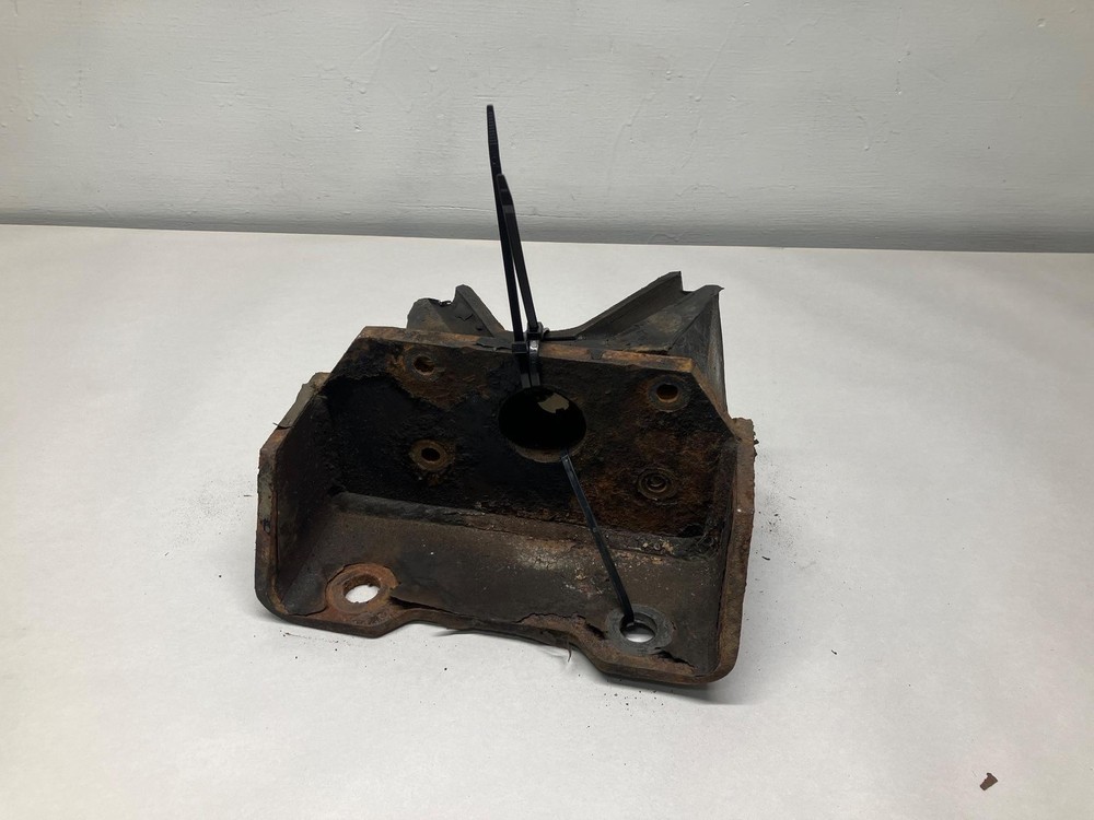 Cummins ISX Right/Passenger Engine Mount - Used | P/N VERIFY