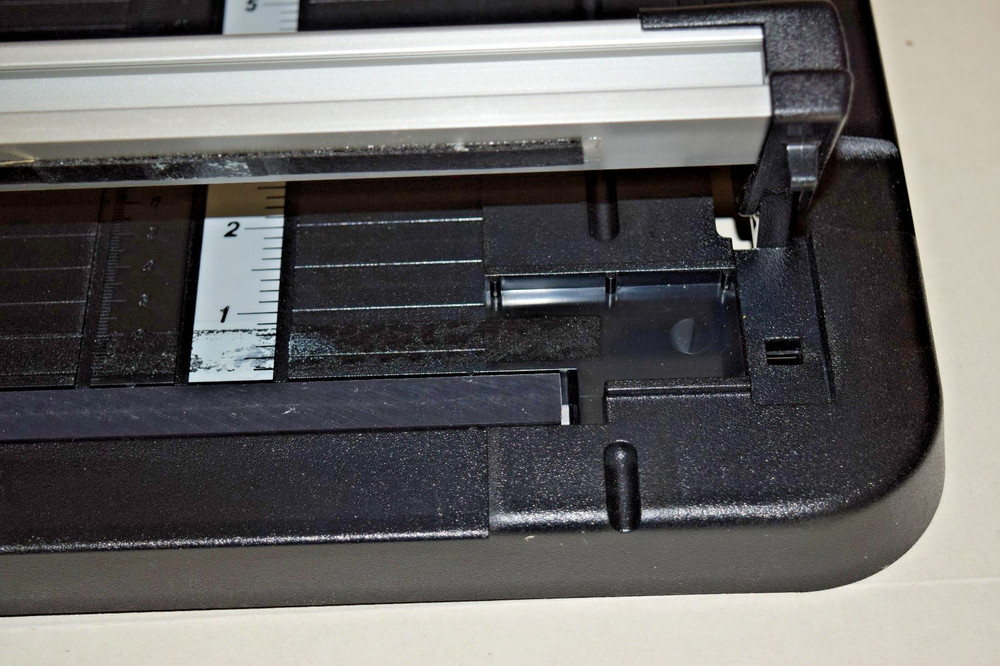 FISKARS Desktop Cutting Board Paper Cutter Rotary Blade 12"