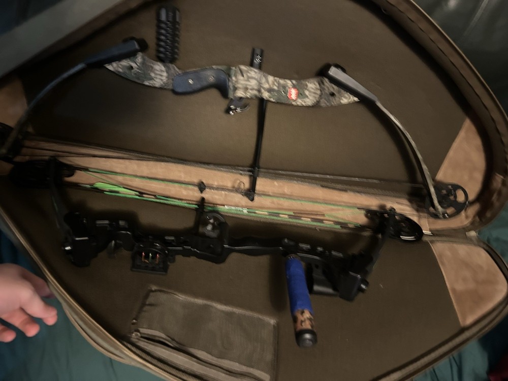 Green & Beige Archery Compound Bow Soft Case, Zippered, Padded
