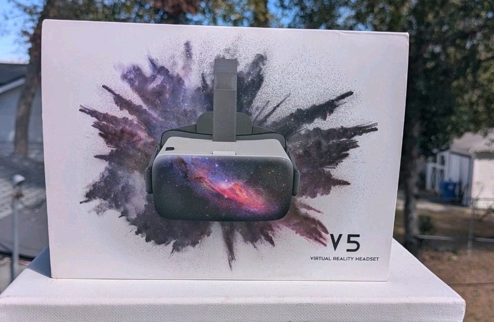 DESTEK V5 VR Headset with Bluetooth Controller