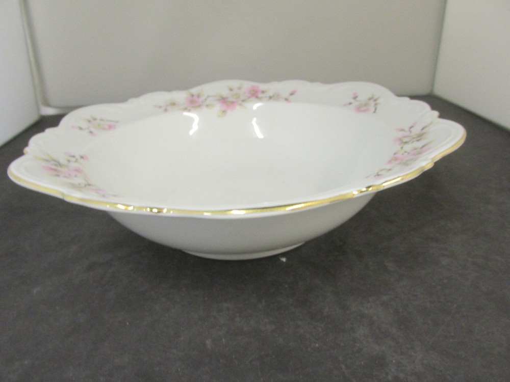 PATTERN SPRINGTIME BY MITTERTEICH ONE 9 1/2 INCH VEGETABLE BOWL MINT