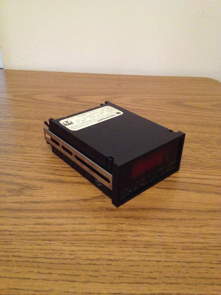 NEWPORT ELECTRONICS 204B-RMS CR6 D1 VOLTMETER