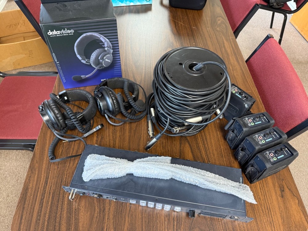 Datavideo ITC-100 8-way intercom system 4 Headsets
