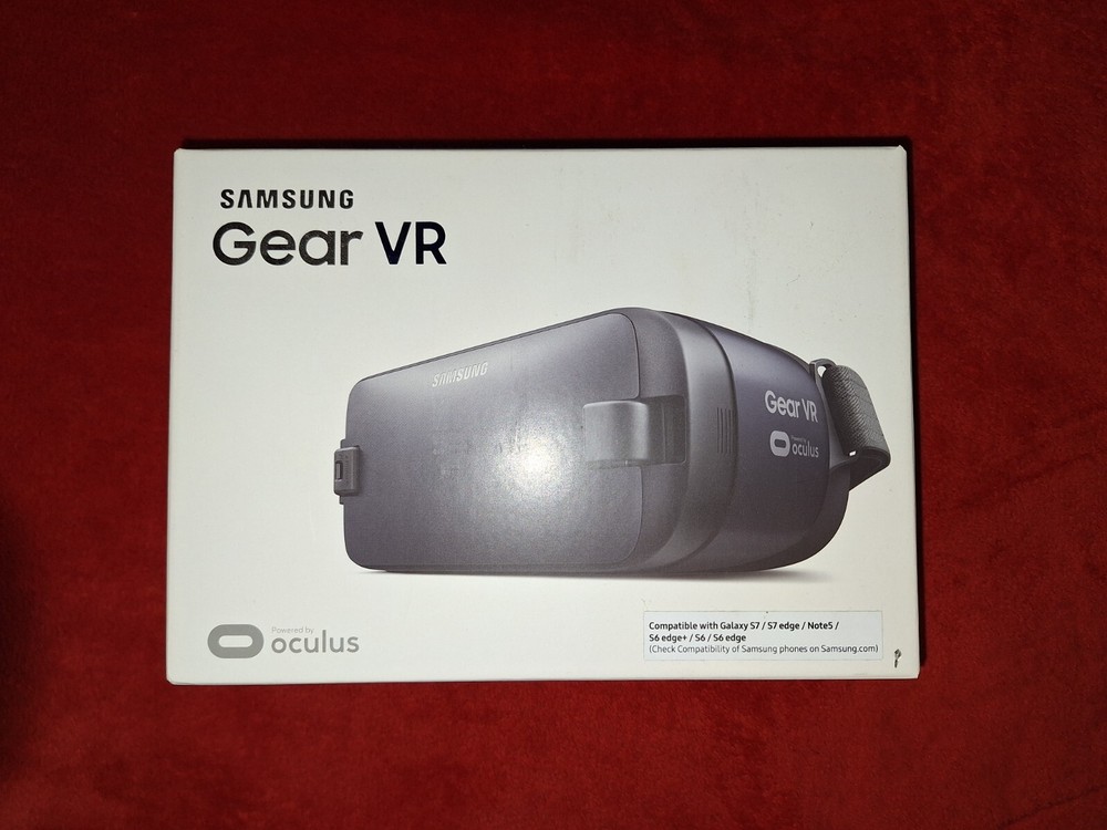 Samsung Gear VR Powered by Oculus - New WITH BOX