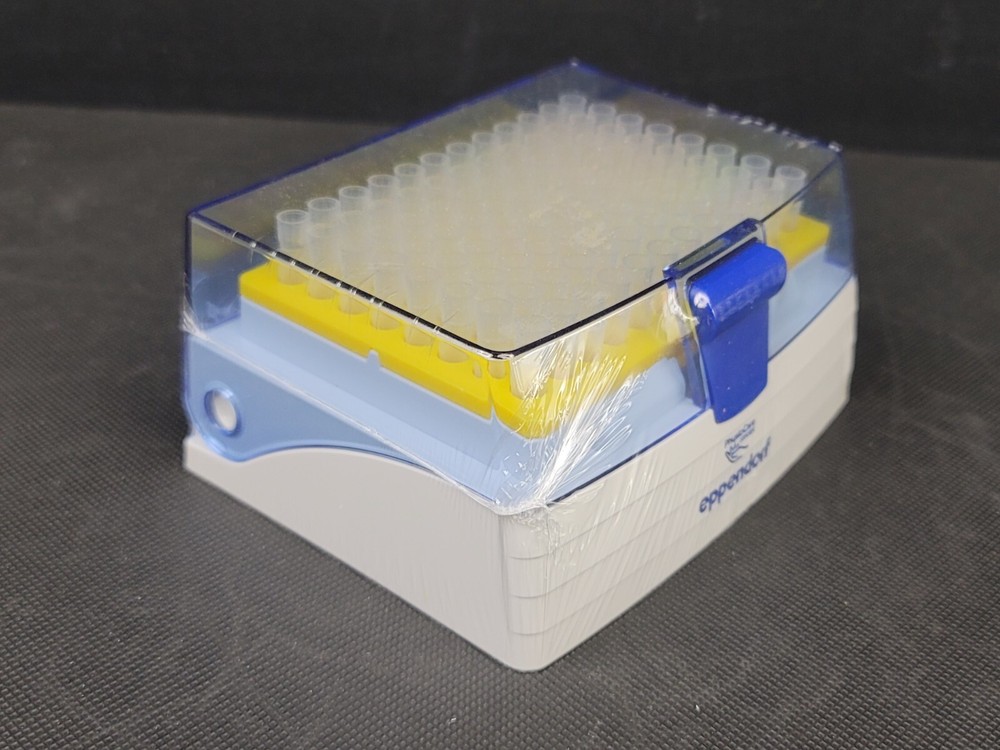 Eppendorf Series 2000 Adjustable Volume Pipette 2-20uL W/Accessories