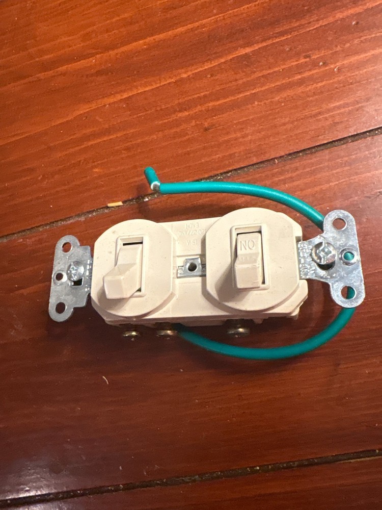 NOS! Pass & Seymour DUPLEX SINGLE POLE SWITCH, #690-WGCC6, WHITE