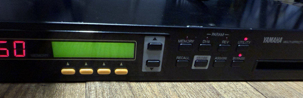 Yamaha EMP700 Multi Effect Processor Rack ~ Powers On ~ For Parts / Repair