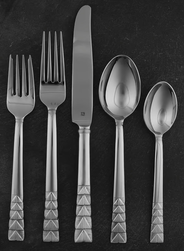 Vera Wang Plisse  5 PC Place setting New in Box