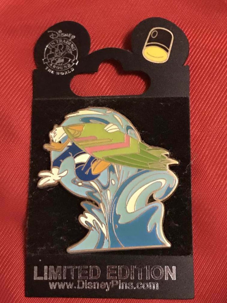 Disney DONALD DUCK Spotlight Pin LE 1000 Catching Wave