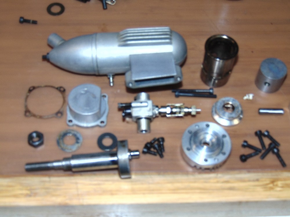 Thunder Tiger GP 40 RC Model Airplane Engine.. nice 3