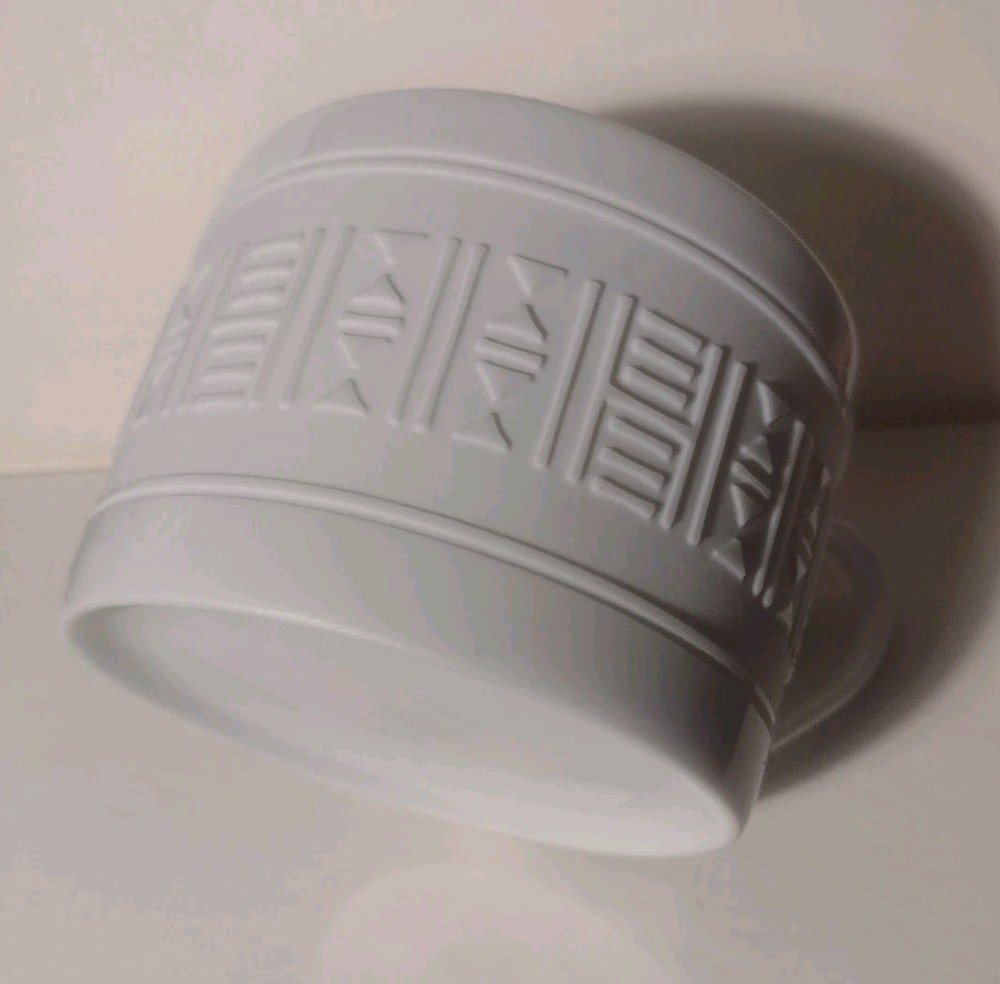 HERMES Egee Aegean Flat Cup All White Minimalist Embossed Geometric Marked