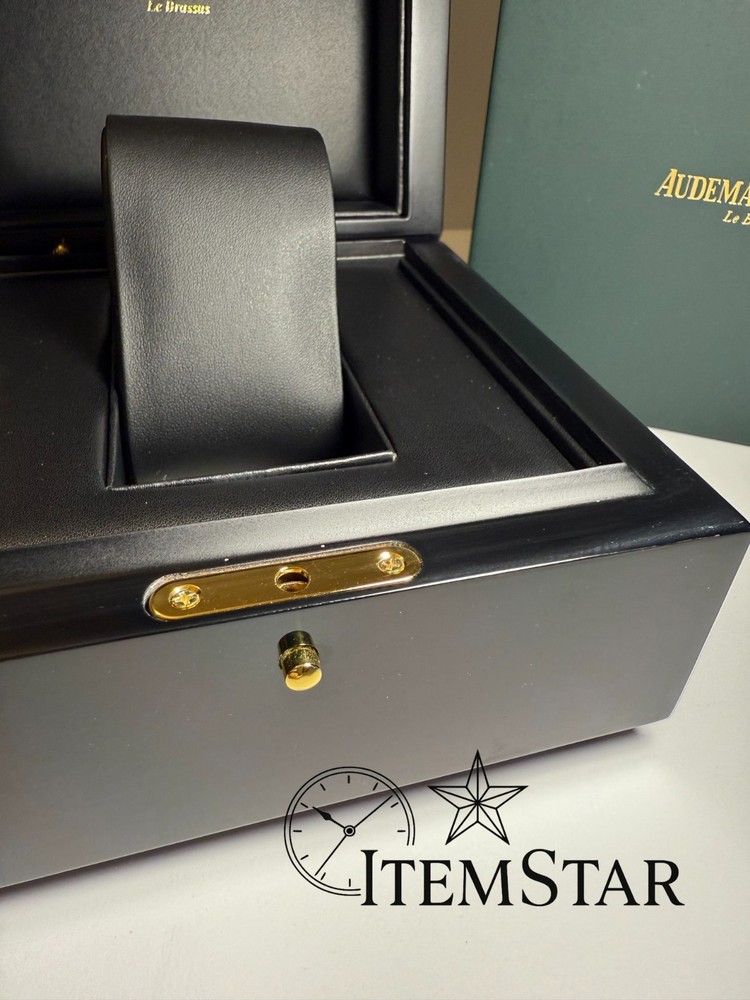 Premium Wooden Watch Storage Box – Luxury Presentation Case