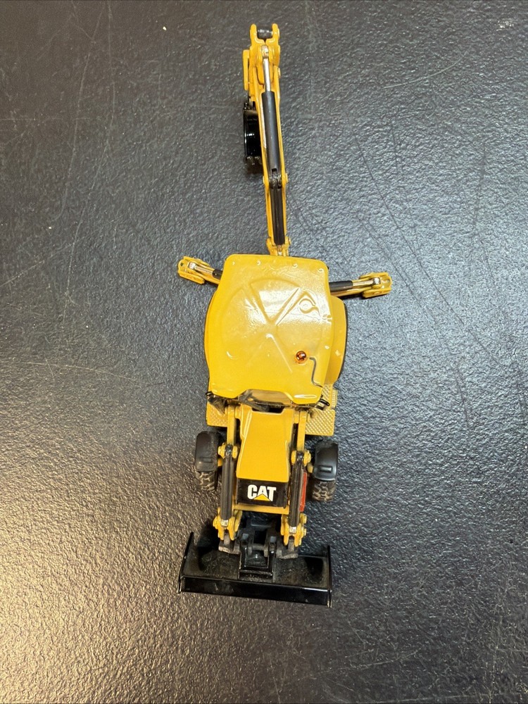 Diecast Masters 1:50 420F2 Backhoe Loader & Tin CLEAN