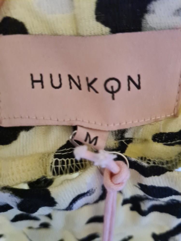 hunkon yellow leopard print leggins pattern size Medium BNWT