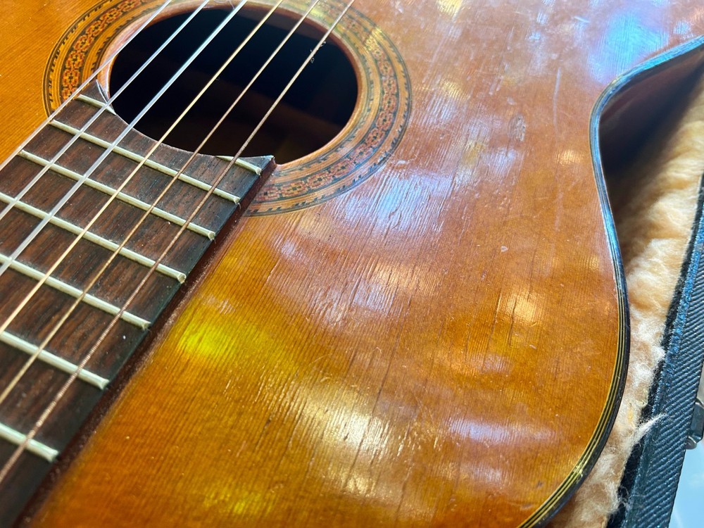 Aria Classical  ~ A551B Vintage with Hard Case!