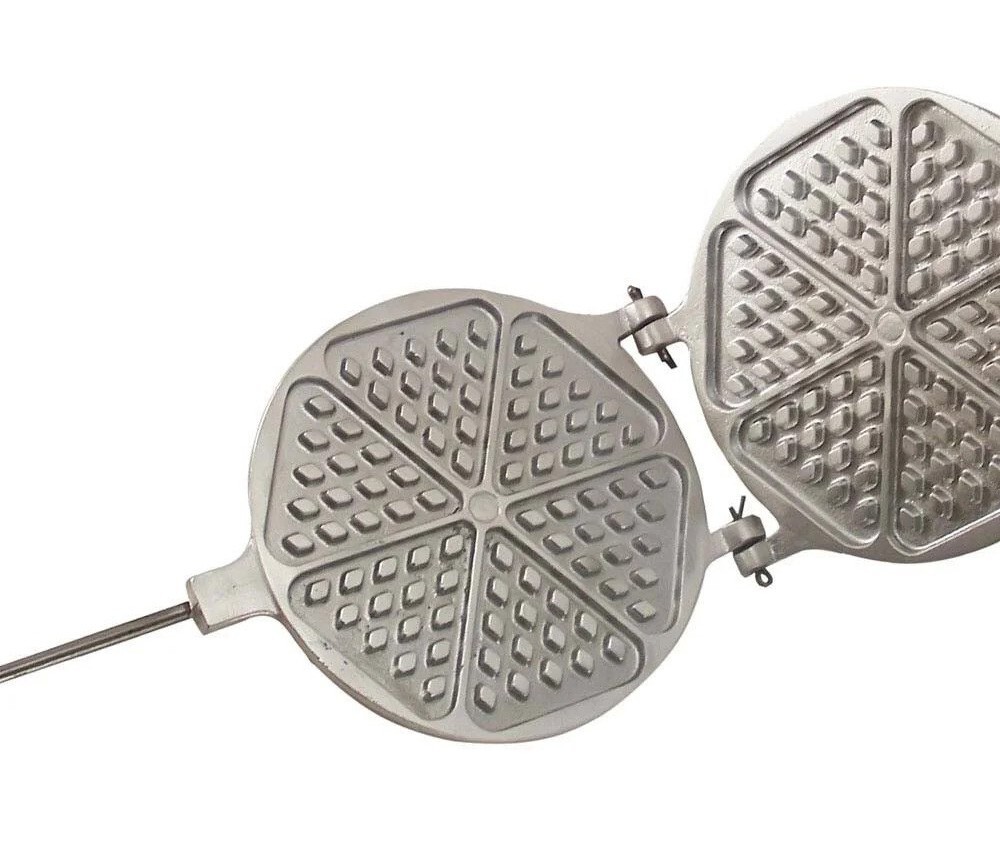 BAKING PAN FOR TRIANGULAR HERRINGBONE COOKIES