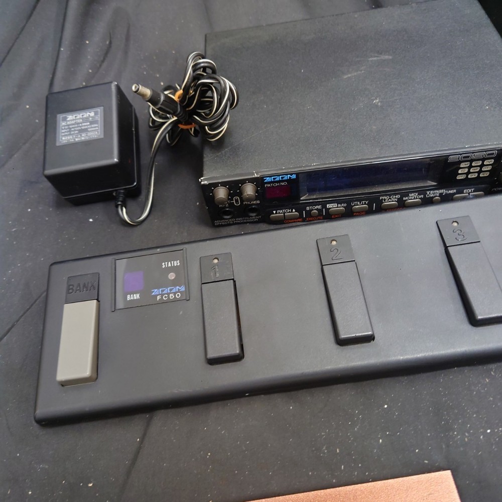 Zoom 9050 Advanced Guitar Effects Processor Rackmount Unit with Foot Controller