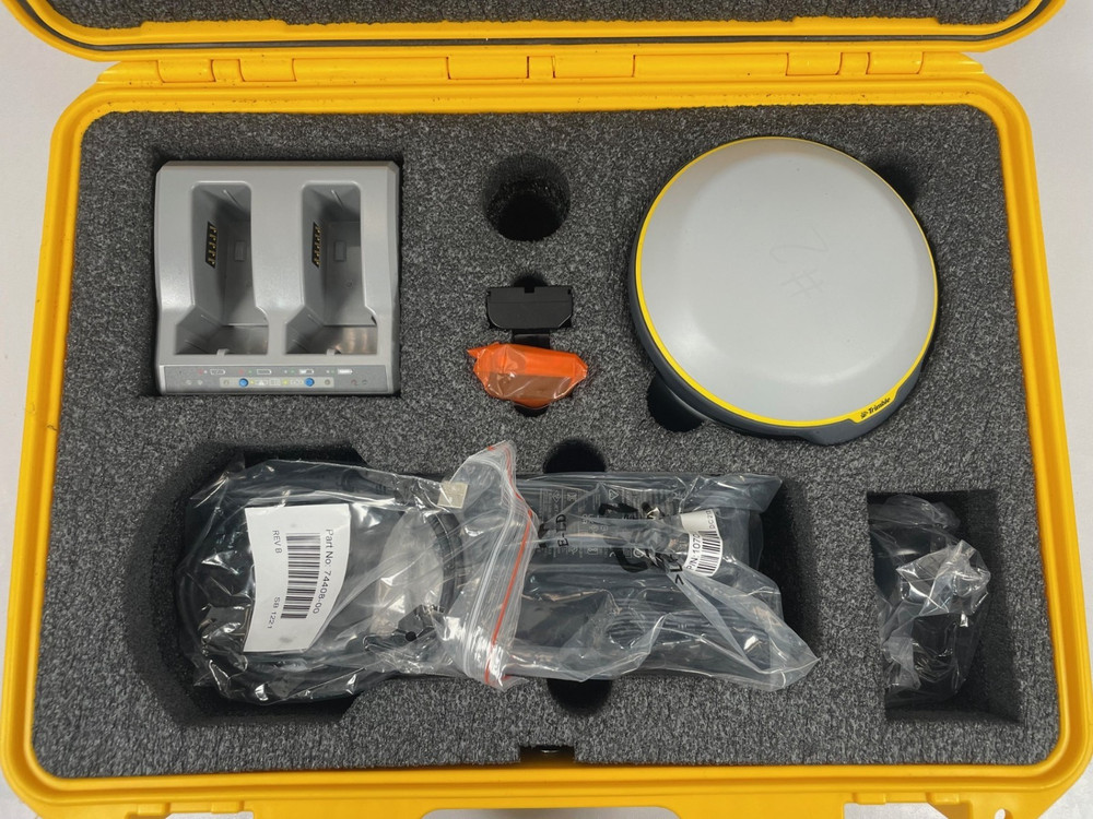 Trimble R2 Receiver - submeter - 220 Channels