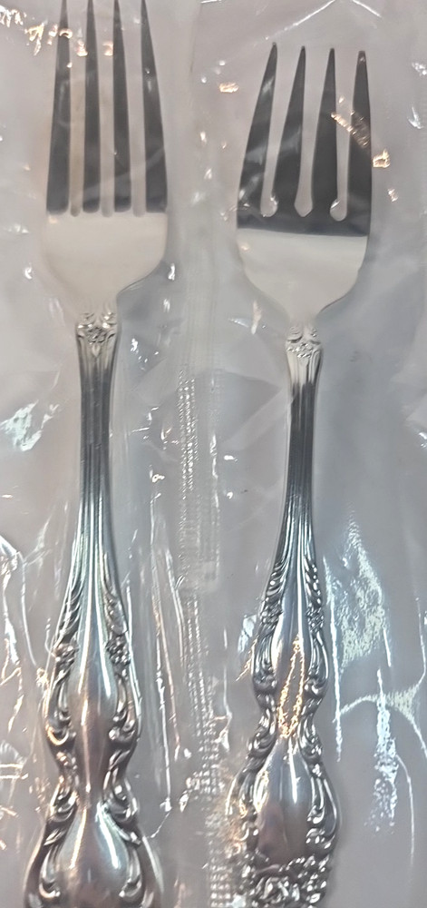 NEW ONEIDA 1881 Rogers Silverplated Silverware Baroque Rose 5 Place Setting