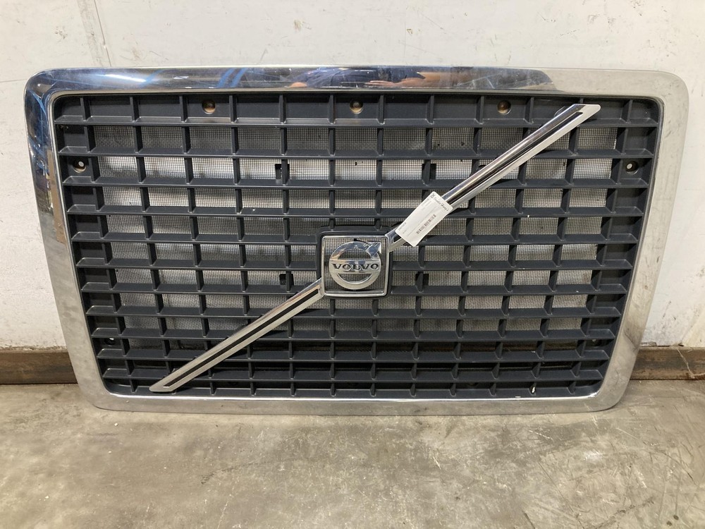 2003-2017 Volvo VNL Grille - Used