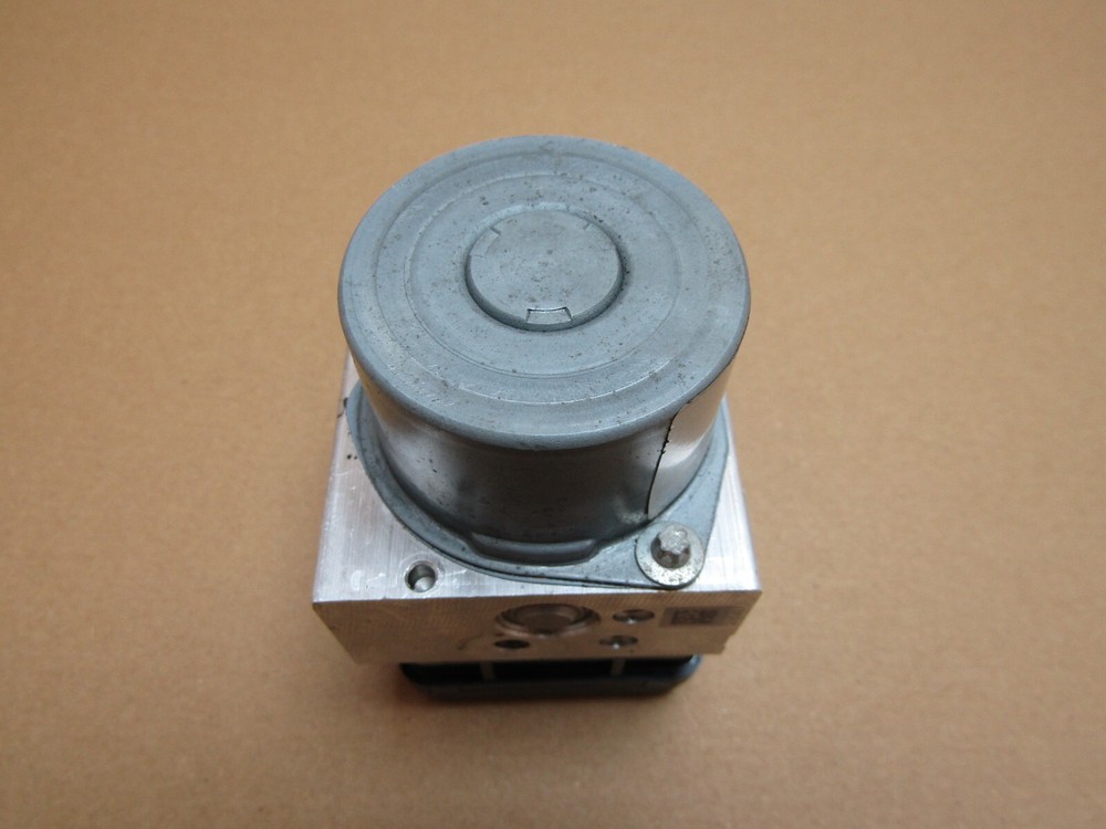 MV Agusta Rivale 800 2016 ABS pump control unit module (6954)