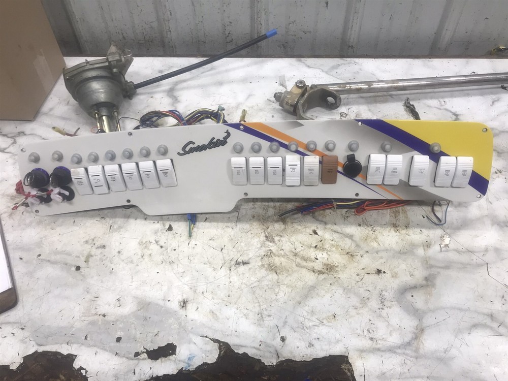 99 Power Quest 290 Enticer Boat dash ignition switch panel board switches