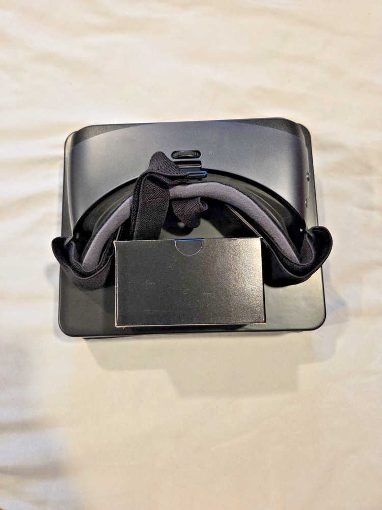 SAMSUNG Gear VR with Controller Open Box