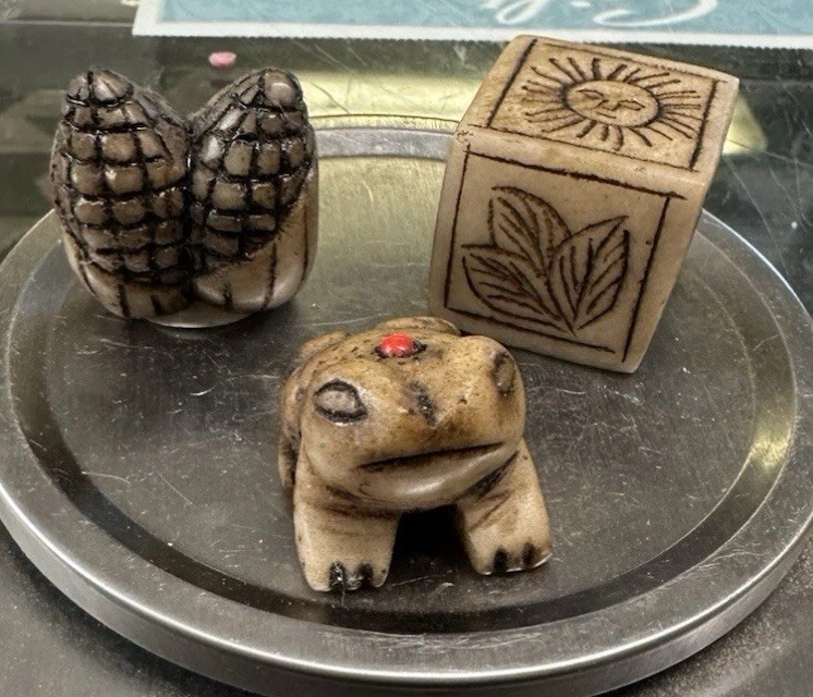 3 Piece Alabaster Set- Ceremony- Ritual- Andean Corn- Scrying dice & Frog