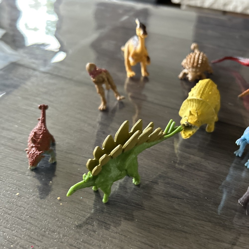 16 DINOSAURS - Safari and others