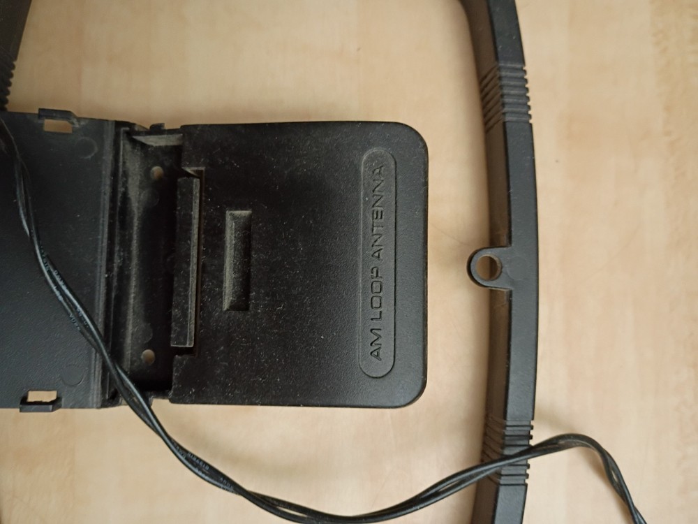 AM Loop Antenna - With Built In 30 inch Attachment Wire - Not Tested