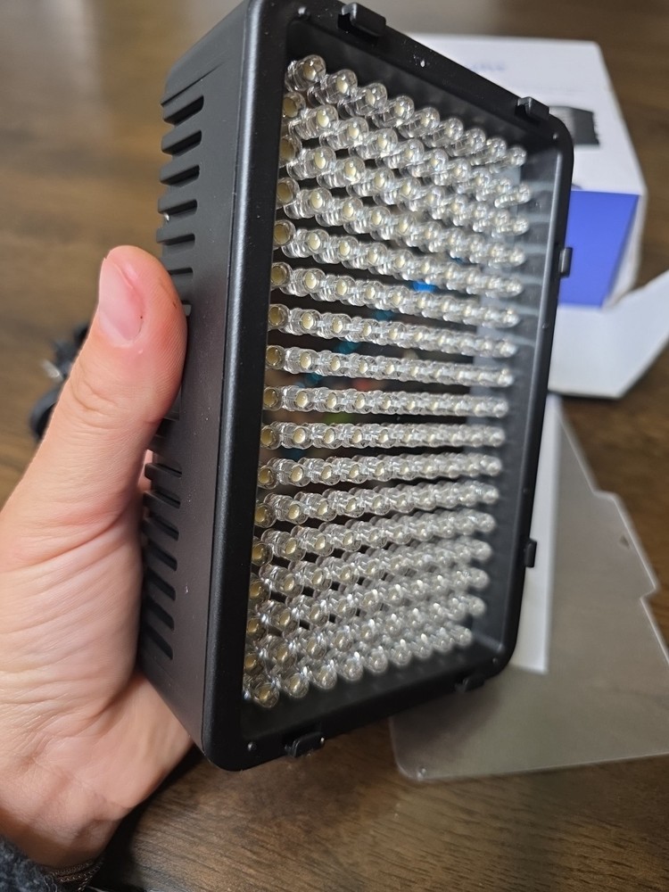 Precision Design Digital Camera Camcorder LED Video Light LE-168A