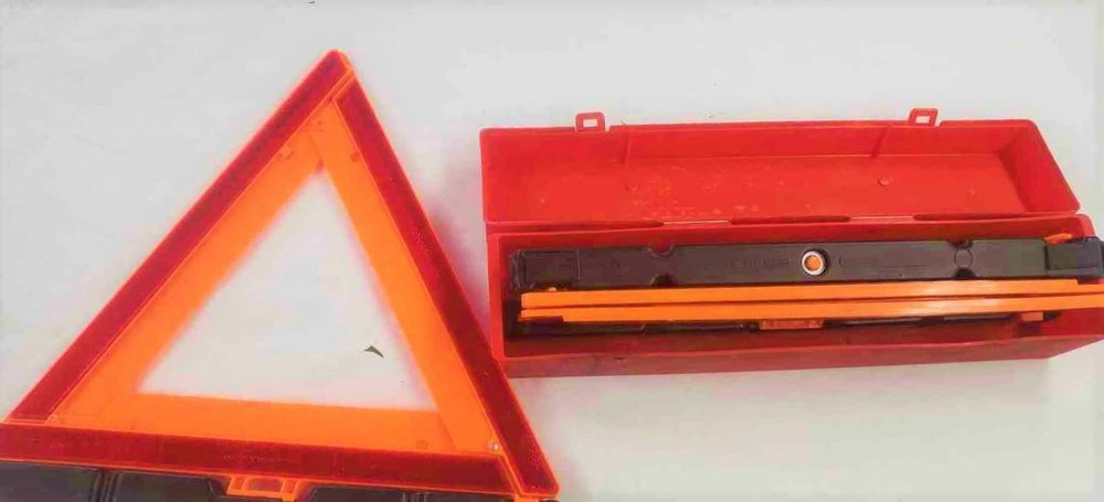 EMERGENCY REFLECTIVE CONES