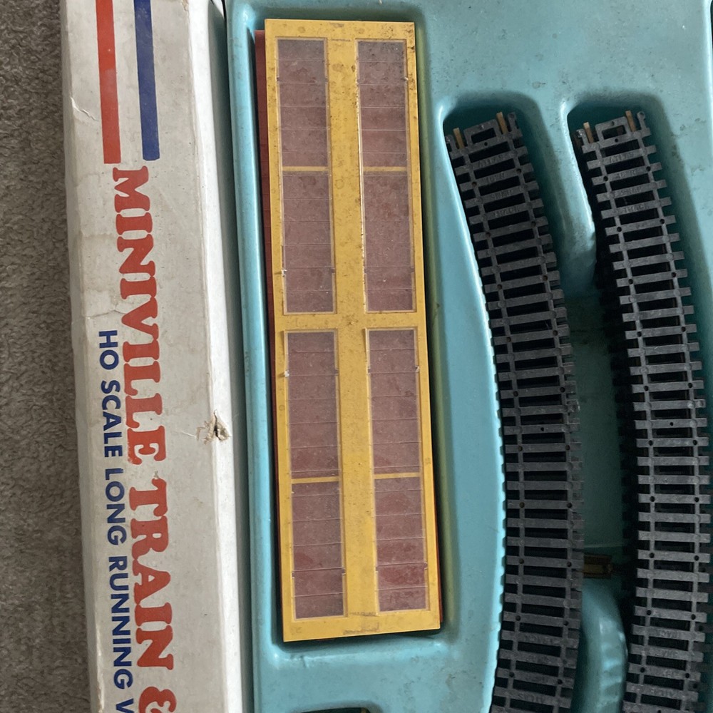 Vintage HO scale MINIVILLE ATT TRAIN Station Set Clockwork Train - Tested works