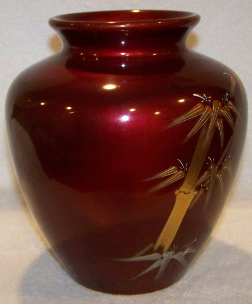 RED LACQUER LIKE VASE - BAMBOO SHOOTS