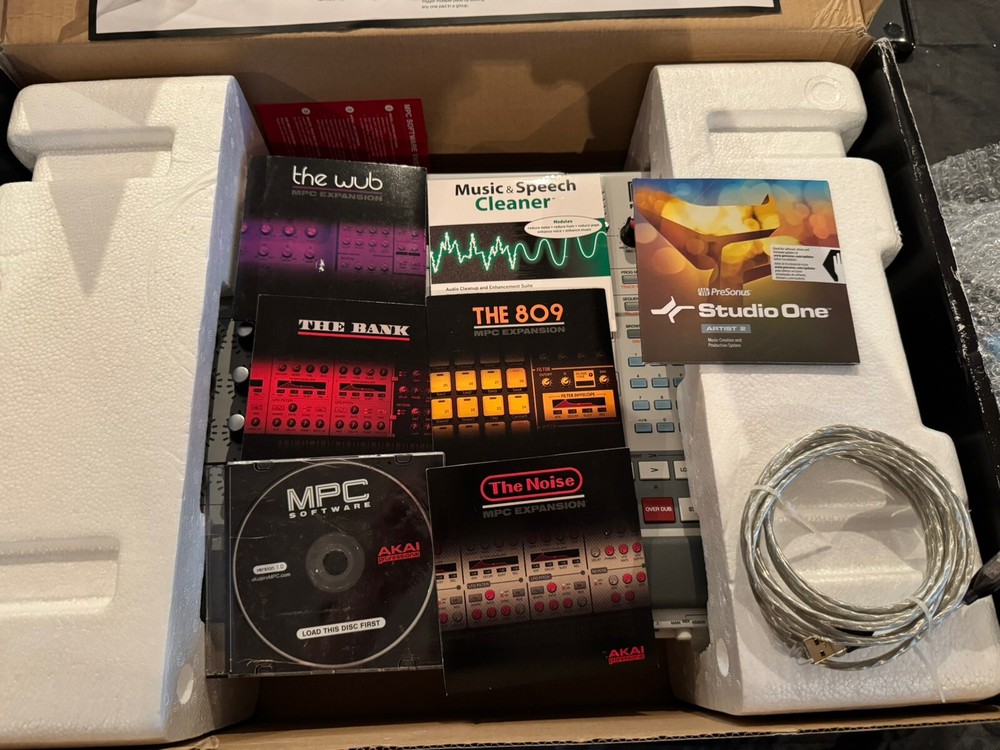 AKAI MPC Renaissance Standalone Sampler & Sequencer
