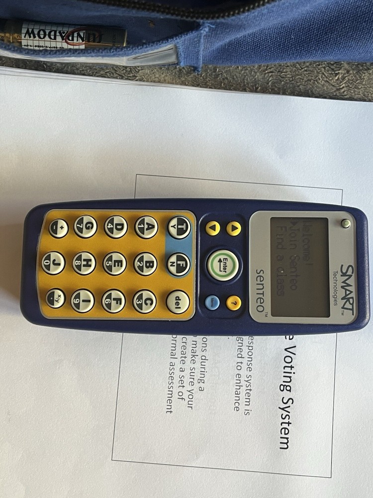 SMART Technologies Senteo 31 Remotes Case and Receiver all working